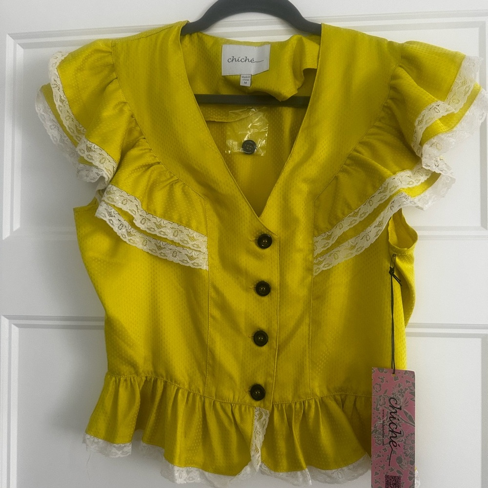 Chic Bright Yellow Blouse with Lace and ruffled trim -new with tags